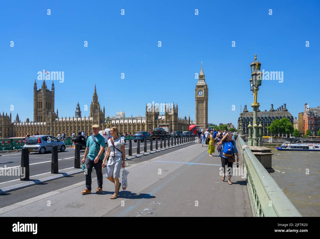 The Houses of Parliament (Palazzo di Westminster) da Westminster Bridge, River Thames, Londra, Inghilterra, Regno Unito Foto Stock