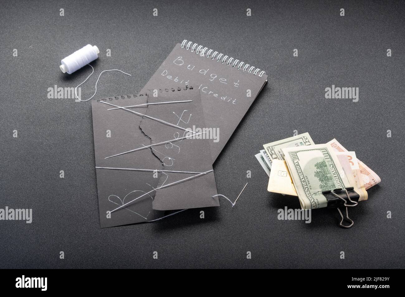 Risultati del budget. Risultati aziendali. Un tentativo di risparmiare denaro. Programmazione del bilancio finanziario non riuscita. Foto Stock