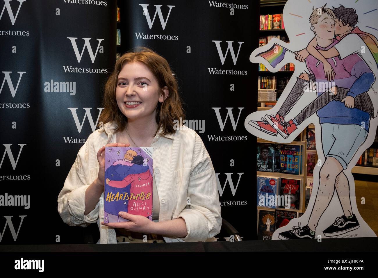 Londra, Regno Unito. 30 giugno 2022. Lo scrittore Alice Oseman ad una