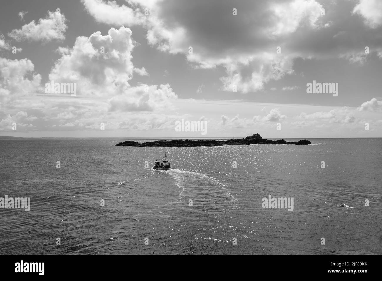 Vista di Mousehole, Cornovaglia in una soleggiata mattina di giugno Foto Stock