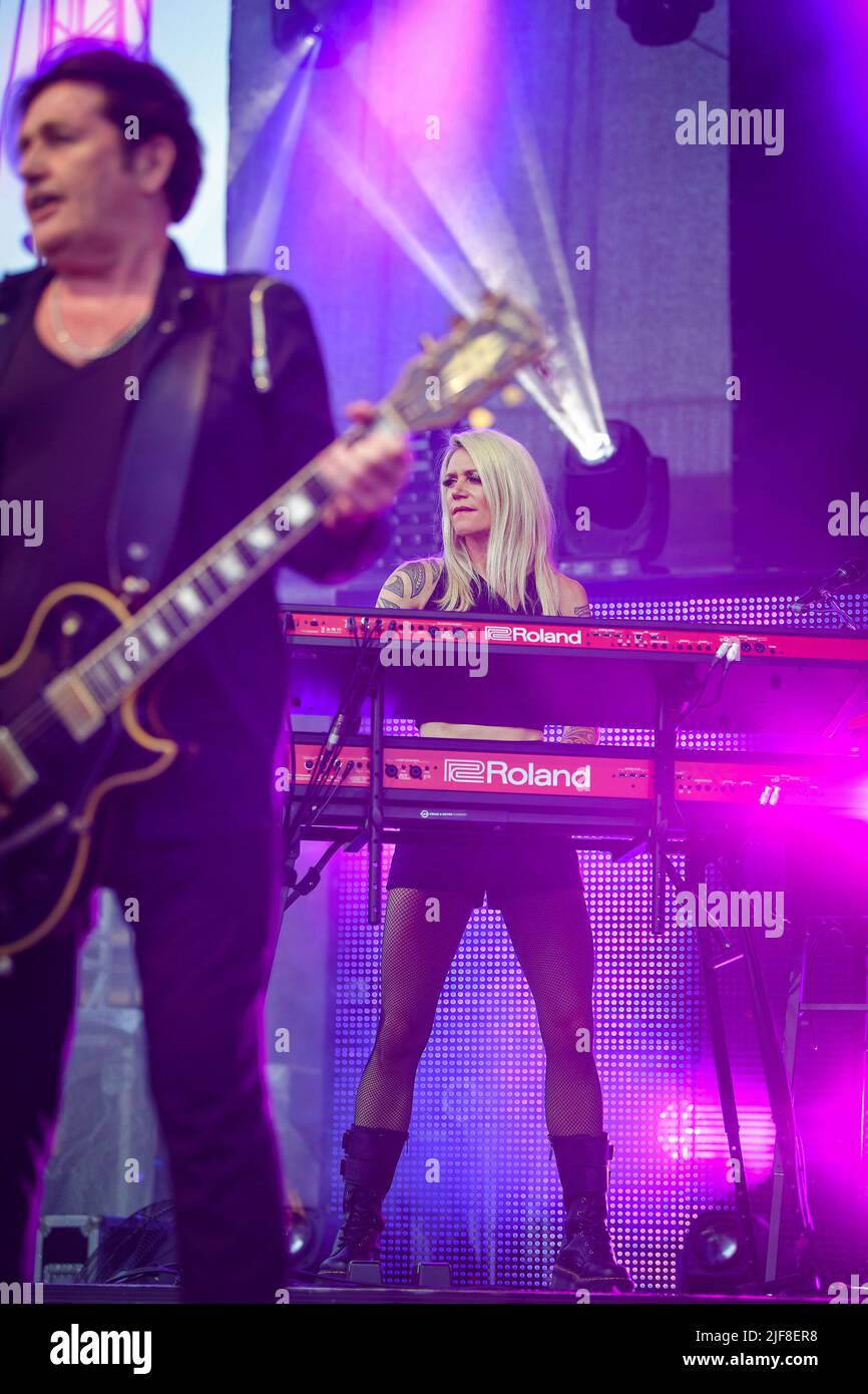Zagabria, Croazia. 30th giugno 2022. Berenice Scott della band rock scozzese Simple Minds suona durante un concerto al SRC salata di Zagabria, Craotia, il 30 giugno 2022. Foto: Josip Regovic/PIXSELL Credit: Pixsell Photo & video agency/Alamy Live News Foto Stock