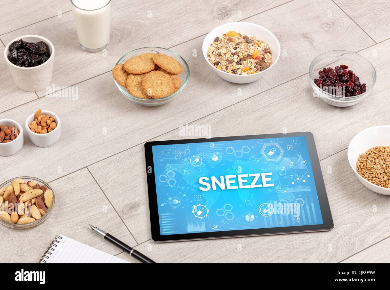 Composizione sana di Tablet PC, sistema immunitario Boost concetto Foto Stock