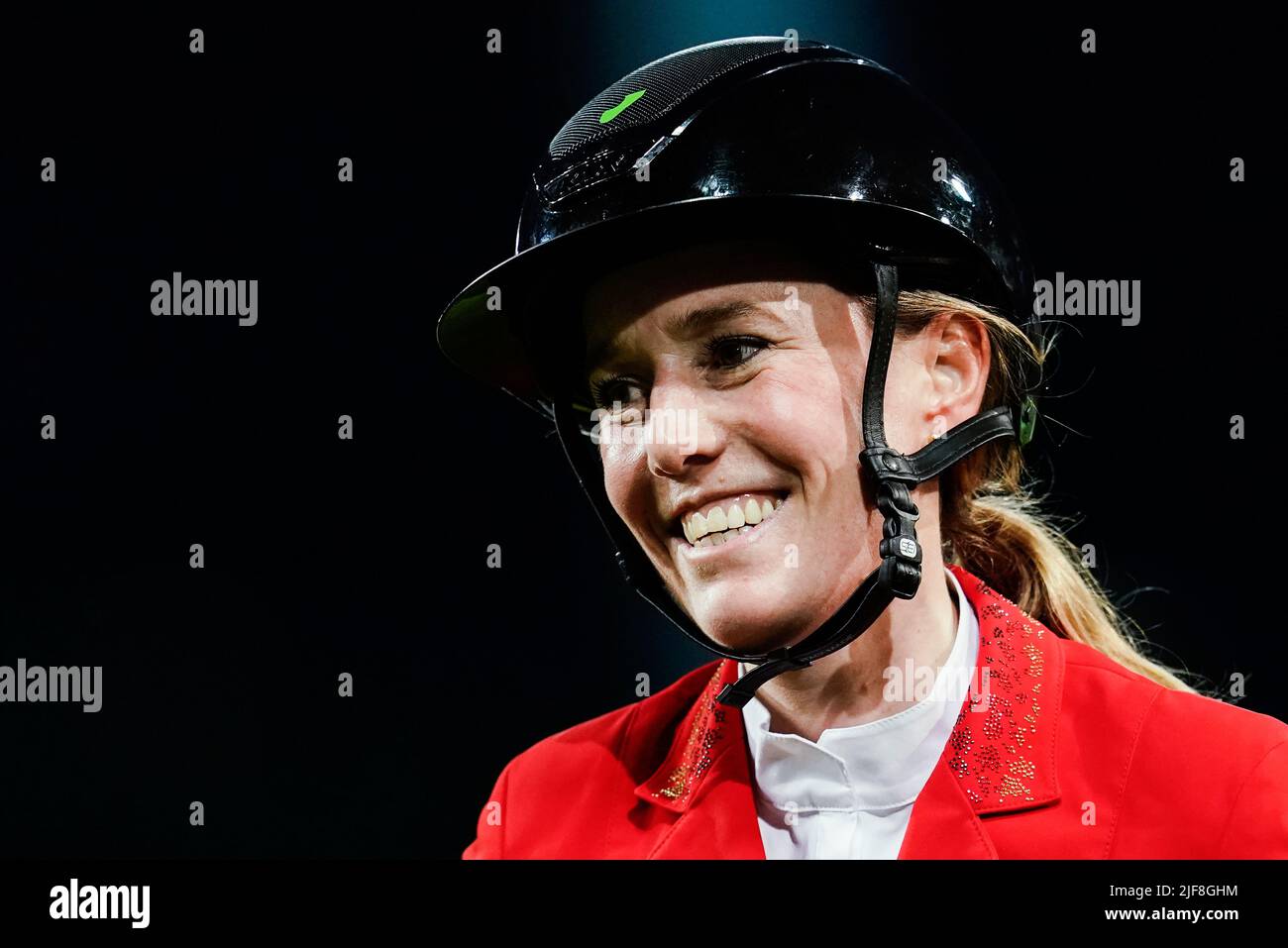 Aquisgrana, Germania. 30th giugno 2022. Sport equestre, jumping: CHIO, Coppa delle nazioni. Il jumper dello spettacolo tedesco Janne Friederike Meyer-Zimmermann ride. La squadra tedesca vince la Coppa delle nazioni. Credit: Uwe Anspach/dpa/Alamy Live News Foto Stock