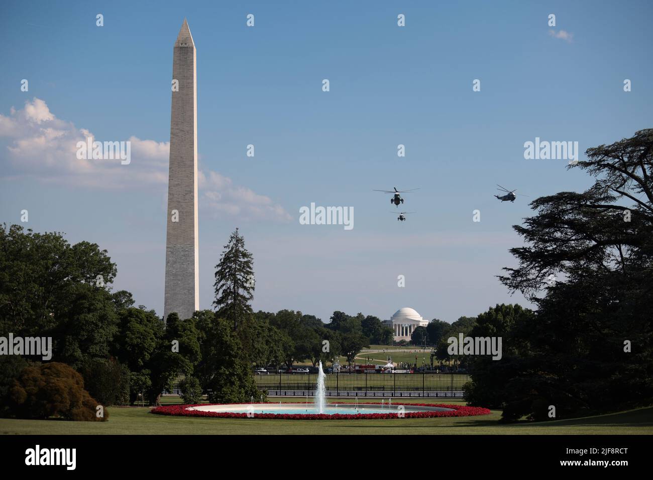 Marine One che porta il presidente Joe Biden, arriva sul prato meridionale della Casa Bianca il 30 giugno 2022 a Washington, DC. Biden tornò a Washington dopo aver partecipato ai vertici in Germania e Spagna.Credit: Oliver Contreras/Pool via CNP /MediaPunch Foto Stock