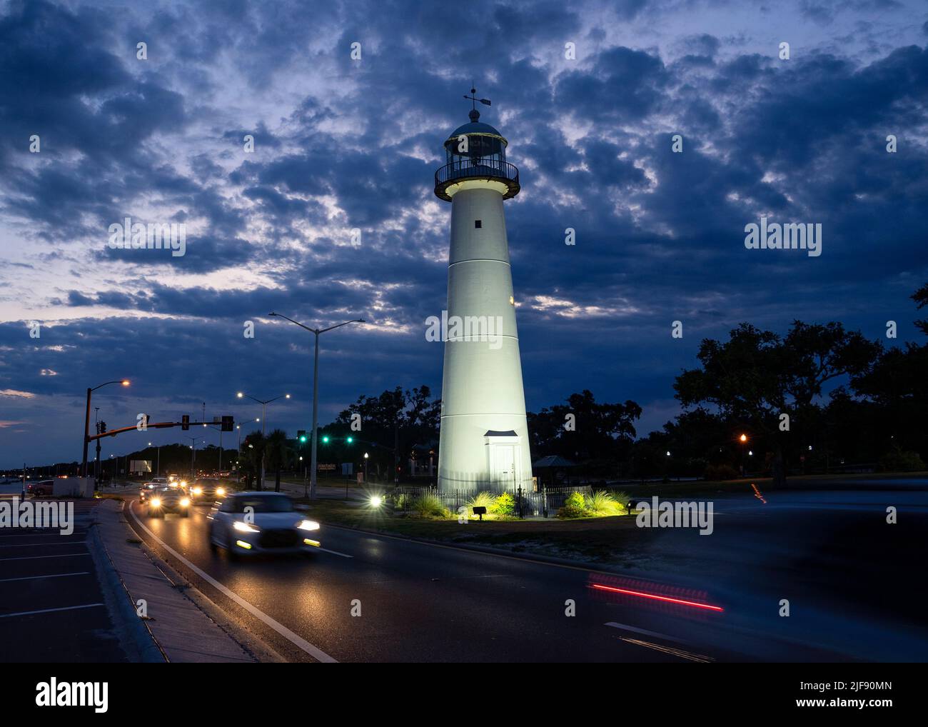 Il faro di Biloxi è esposto su Beach Boulevard a Biloxi, Mississippi, 26 giugno 2022. Il faro di Biloxi è stato costruito nel 1848 e serve come punto di riferimento della città. (STATI UNITI Foto Air Force di Senior Airman Kimberly L. Mueller) Foto Stock