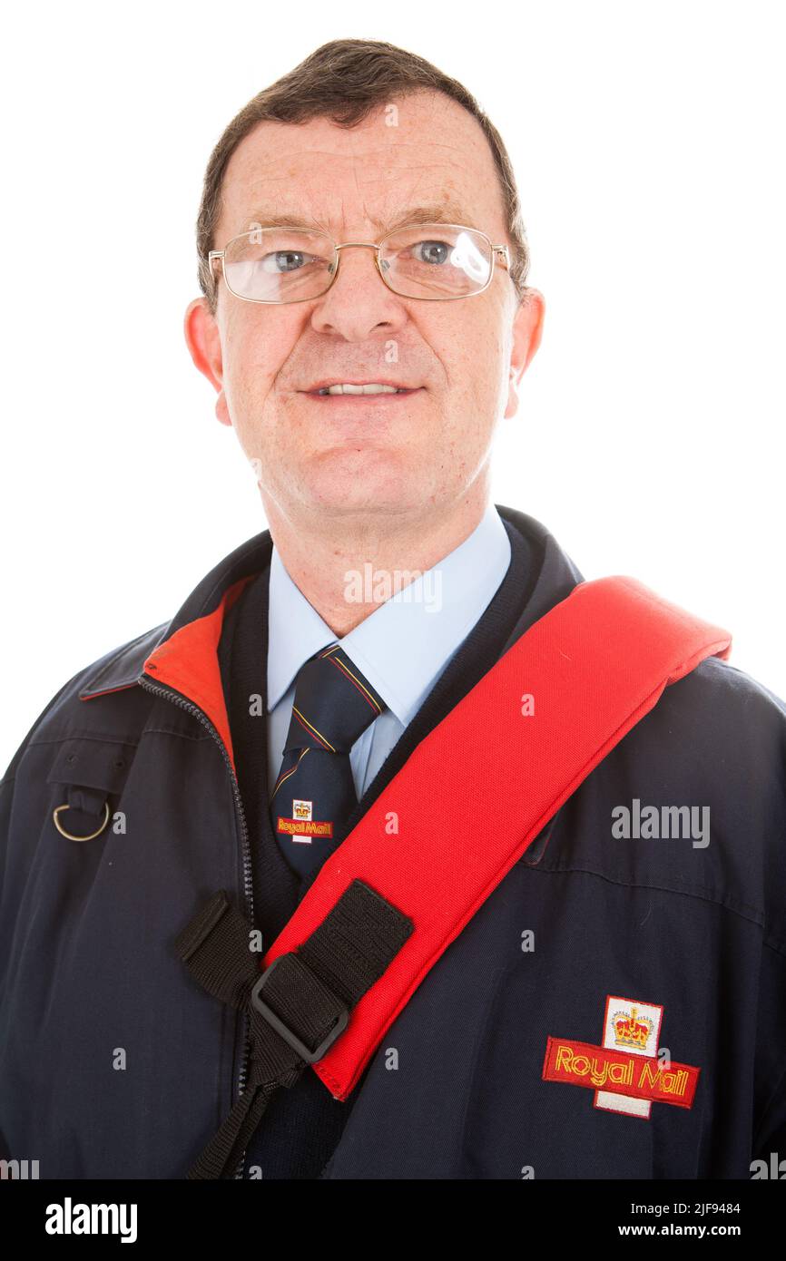 Un operaio postale britannico in uniforme con orgoglio per il suo lavoro. Parte di una serie di immagini con lo stesso modello di carattere. Foto Stock