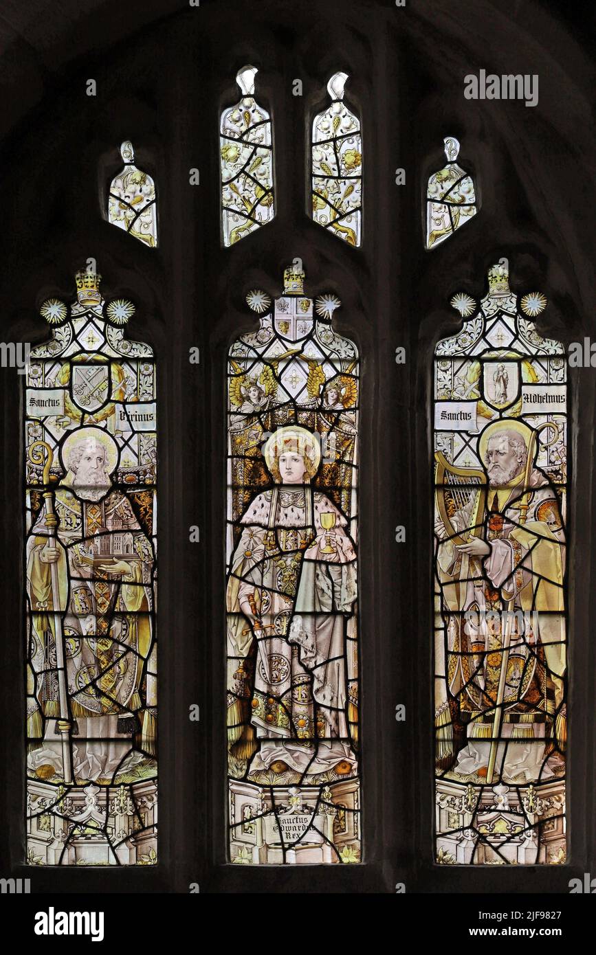 Vetrata di Percy Bacon & Brothers raffigurante i Santi Bernius e Aldhelm, e il Re Edoardo Martire, la Chiesa di Santa Maria, Tarrant Hinton, Dorse Foto Stock