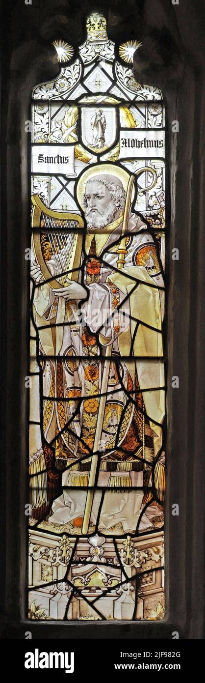 Vetrata di Percy Bacon & Brothers raffigurante Saint Aldhelm, St Mary's Church, Tarrant Hinton, Dorset Foto Stock