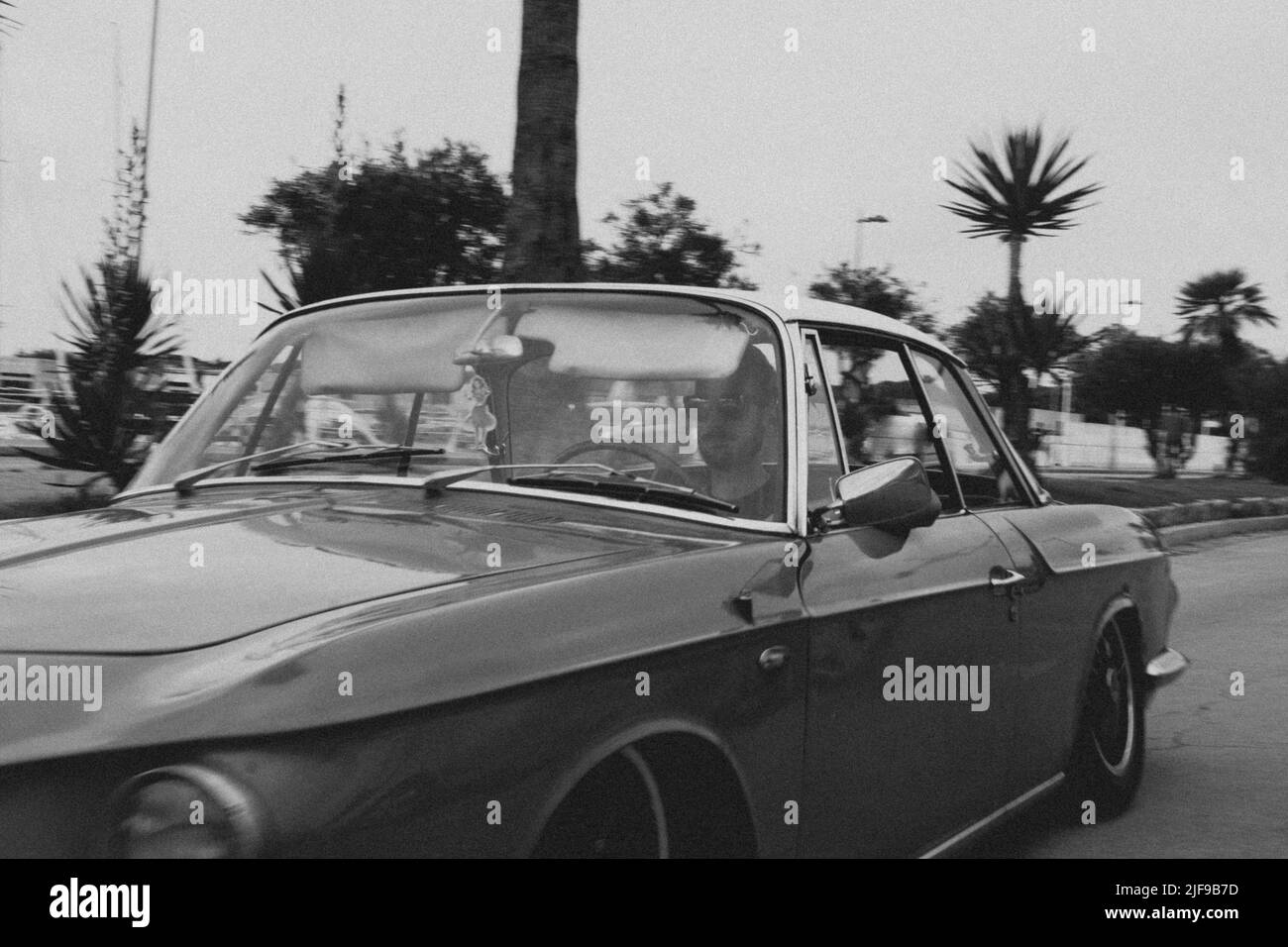 Auto Germania classica e veterana in strada. Volkswagen Karmann Ghia tipo 34 Foto Stock
