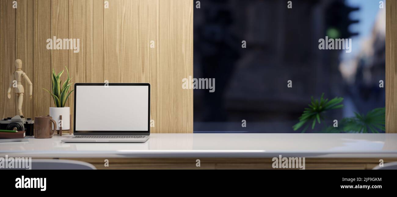 Design moderno dello spazio di lavoro con schermo bianco per notebook, impianto di arredamento, accessori e spazio per la copia per il montaggio sul moderno piano portapaziente bianco contro Foto Stock