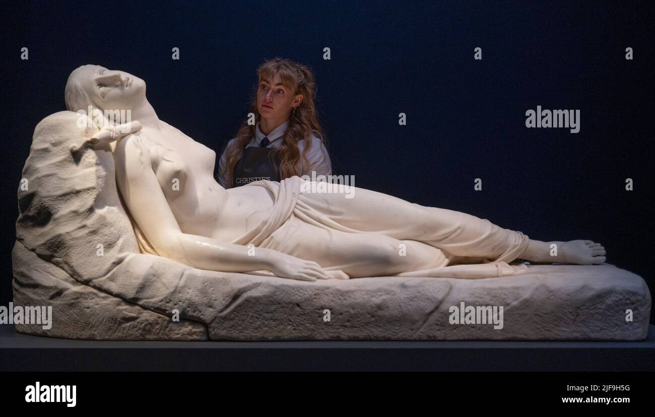 Christie’s, Londra, Regno Unito. 1 luglio 2022. Celebrando l’arte dall’antichità al 21st secolo, la settimana classica al Christie’s London si svolge dal 24 giugno al 19 luglio. Le attrazioni includono: La promozione serale Old Masters, 7 luglio. Il ritrovato Magdalena recumbent di Antonio Canova, stima: £5.000.000-8,000,0000. Credit: Malcolm Park/Alamy Live News Foto Stock