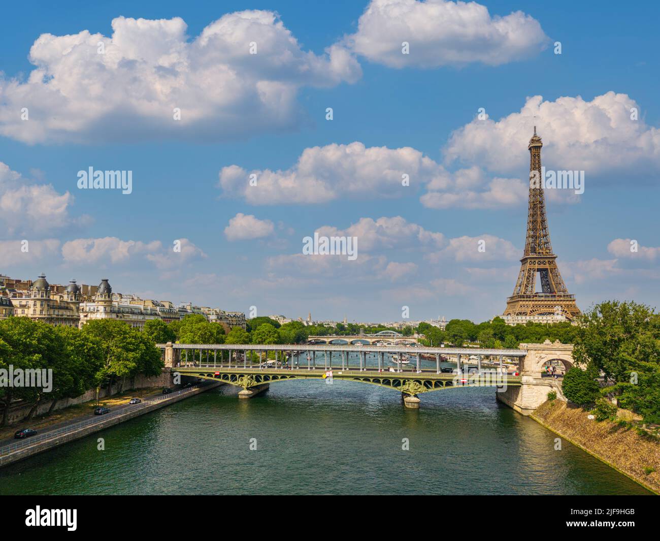 Torre Eiffel o Tour Eiffel in una vista aerea a Parigi, Francia Foto Stock