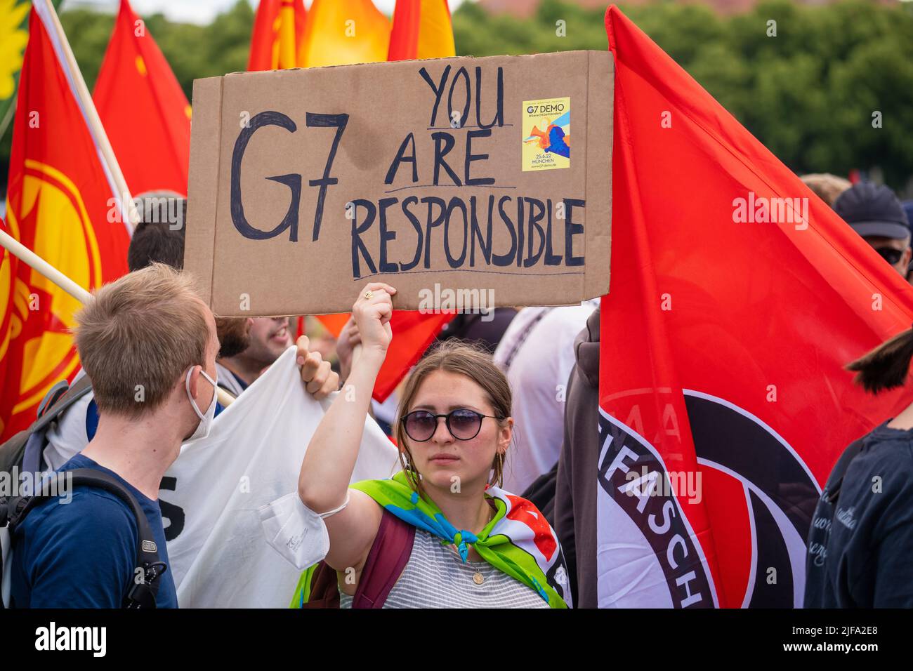 Gli attivisti climatici chiedono giustizia climatica ai leader politici al vertice del G7 a monaco di baviera, germania. Manifestazione climatica marcia rally Foto Stock