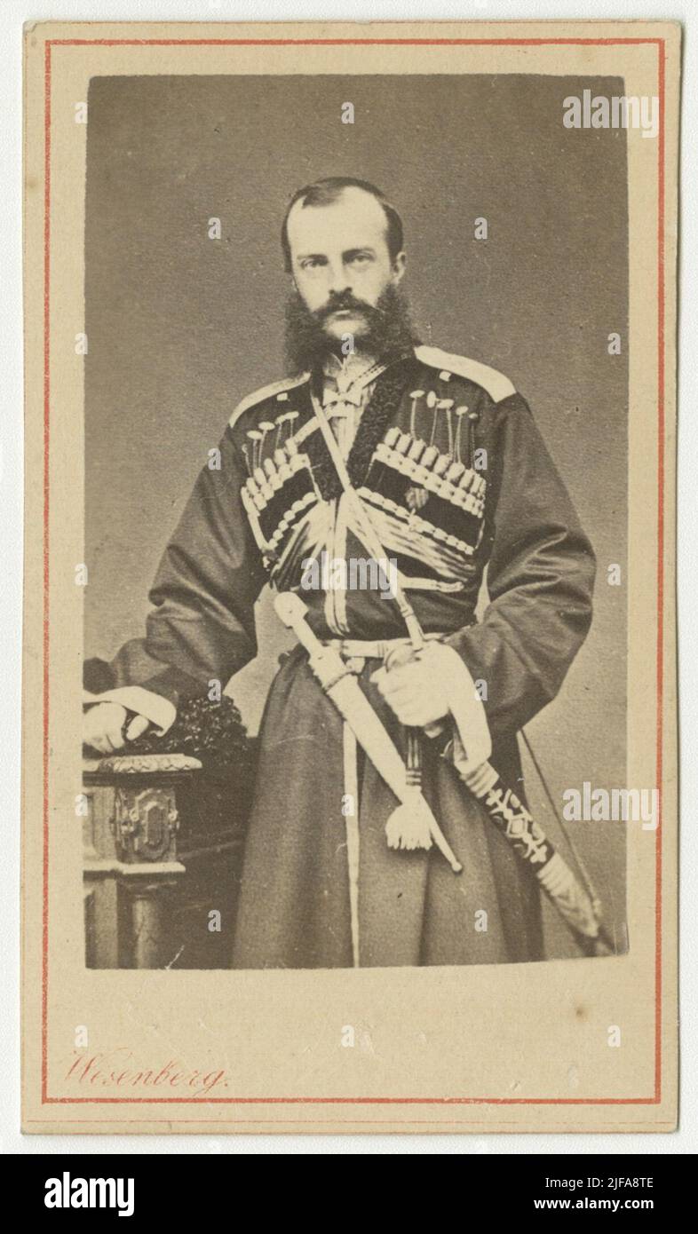 Ritratto di Mikael Nikolajevich grande-a volo dalla Russia. Ritratto di Mikael Nikolajevich grande-a volo dalla Russia. La fotografia è inclusa in album contenenti immagini del 1870-1890s che raffigurano, tra le altre cose, la famiglia russa dello zar, gli ingegneri svedesi del servizio russo e le immagini ambientali di San Pietroburgo. Foto Stock