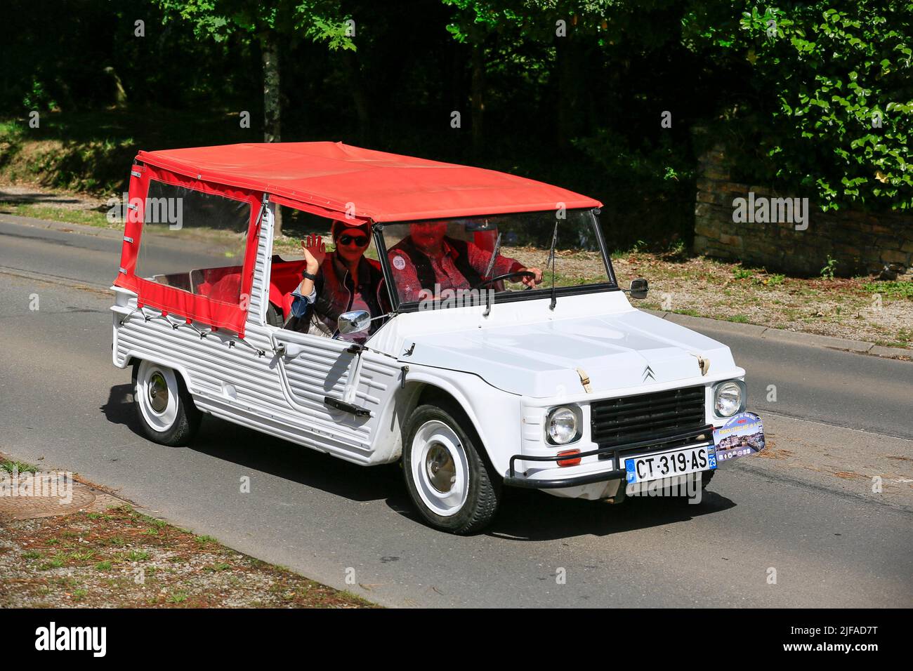 Citroen Mehari, Vintage Car Ride 4th Embouteillage de la N12 a Landerneau, Dipartimento di Finistere Penn-ar-Bed, Regione di Bretagna Breizh, Francia Foto Stock