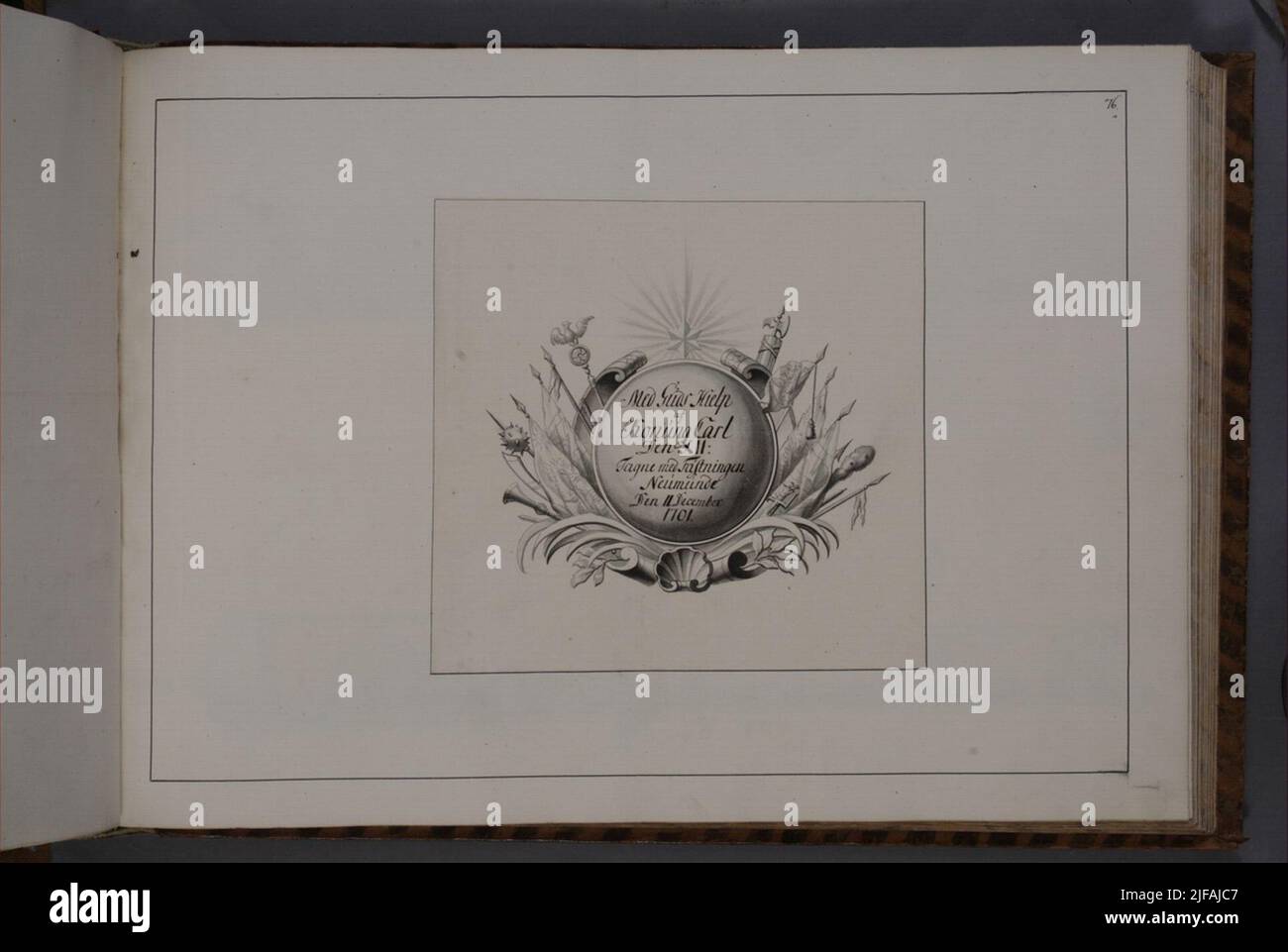 Carrelli a librerie con immagini raffiguranti tubi di fuoco presi come trofei dell'esercito svedese negli anni 1700-1702, eseguiti da fratelli Anna Maria e Philip Jakob Thelott. Si riferisce ai trofei conquistati con la fortezza Neumünde il 11 dicembre 1701. Il cartus è probabilmente eseguito da Thomas Cunninghame nel 1746. Appartiene all'archivio del Museo dell'Esercito Foto Stock