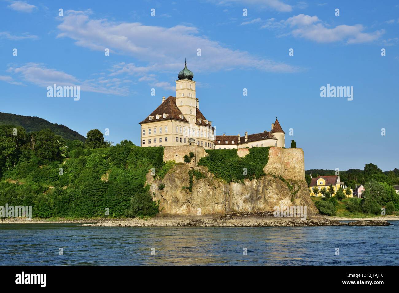 Schloss Schonbuhel è un castello sotto Melk sulla riva destra del Danubio, regione di Wachau Foto Stock