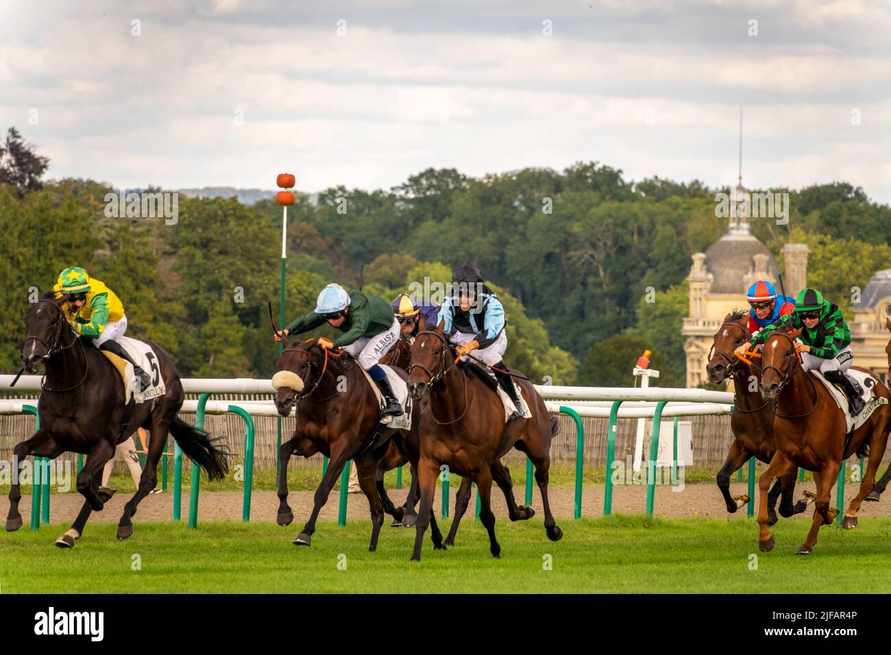 Corsa di cavalli vicino al castello di Chantilly, Francia. Foto Stock