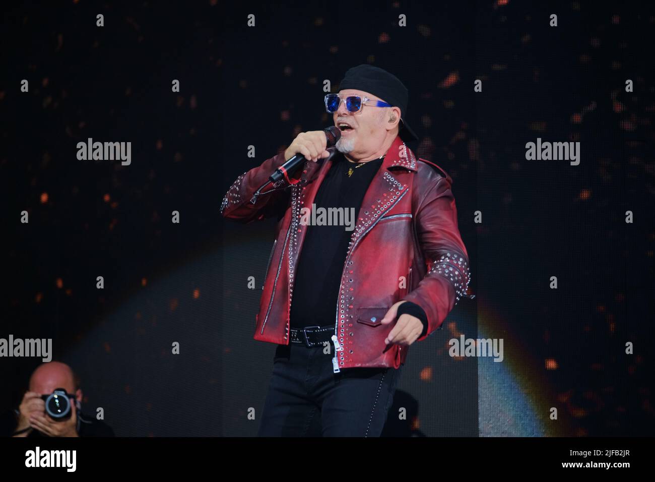 Vasco Rossi si esibisce dal vivo allo Stadio di Torino. (Foto di Bruno Brizzi/Pacific Press) Foto Stock