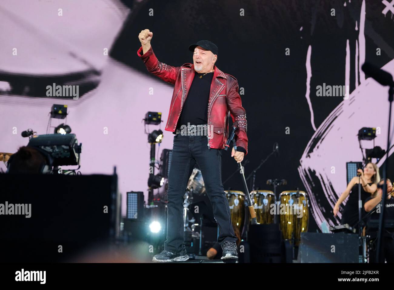 Vasco Rossi si esibisce dal vivo allo Stadio di Torino. (Foto di Bruno Brizzi/Pacific Press) Foto Stock