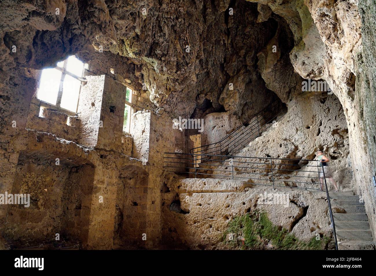 Francia, Var, Villecroze, le grotte troglodite con le loro bifore Foto Stock