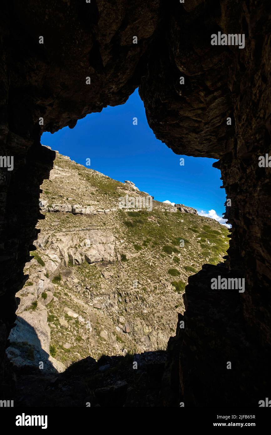 Francia, Hautes-Alpes, Champsaur valle, villaggio di Saint-Michel de Chaillol, escursioni a piedi nella parete sud di Queyrel Foto Stock