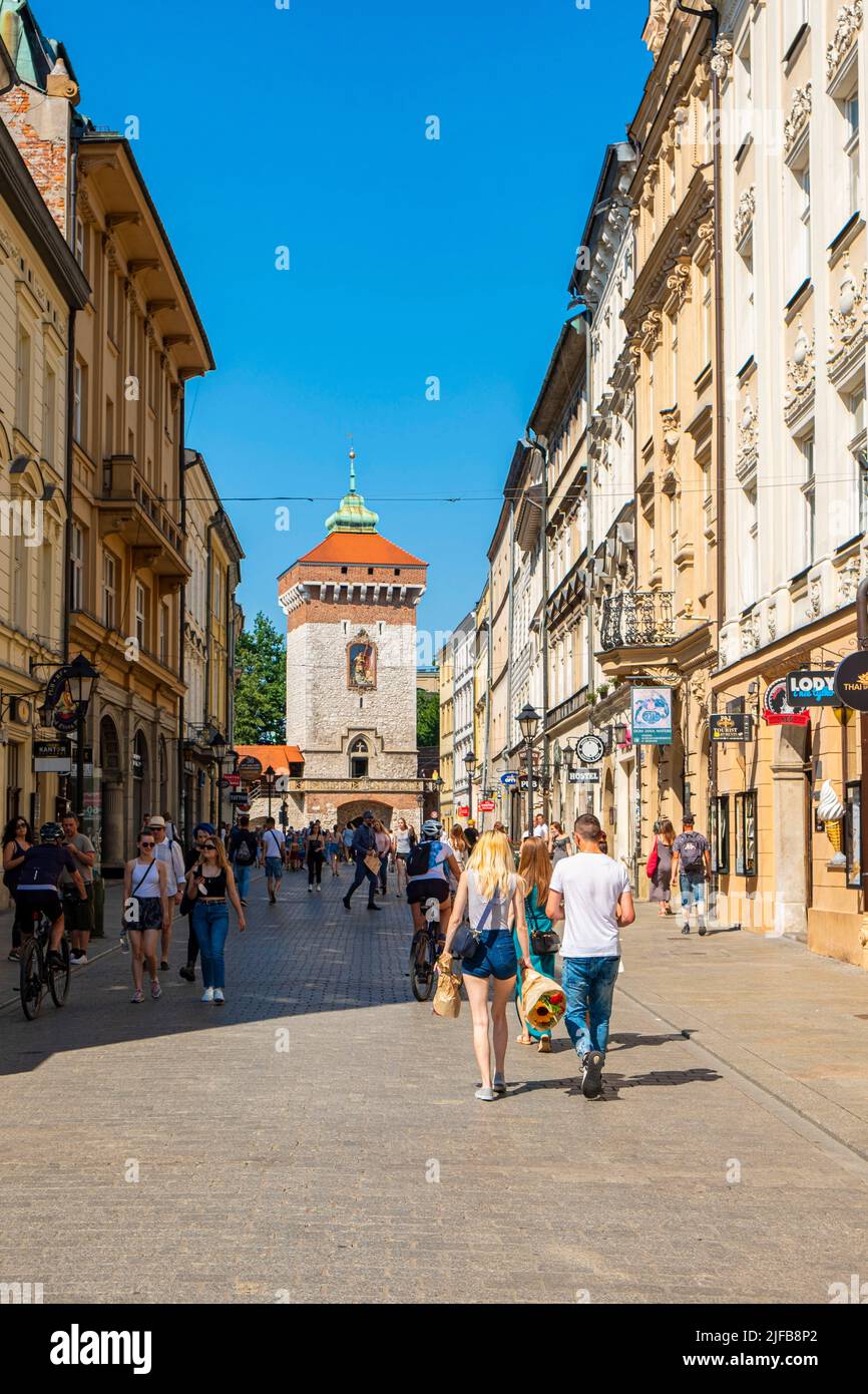 Polonia, Polonia minore, Cracovia, città vecchia (stare Mastro), dichiarata Patrimonio dell'Umanità dall'UNESCO, Piazza del mercato (Rynek Glowny), Via Florianska e porta di San Floriano Foto Stock