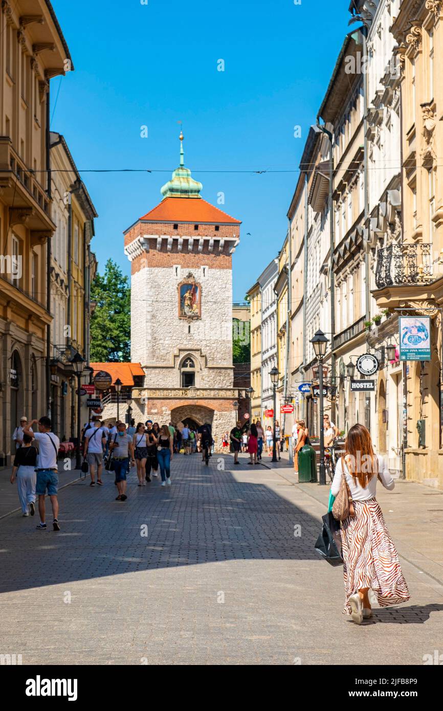 Polonia, Polonia minore, Cracovia, città vecchia (stare Mastro), dichiarata Patrimonio dell'Umanità dall'UNESCO, Piazza del mercato (Rynek Glowny), Via Florianska e porta di San Floriano Foto Stock