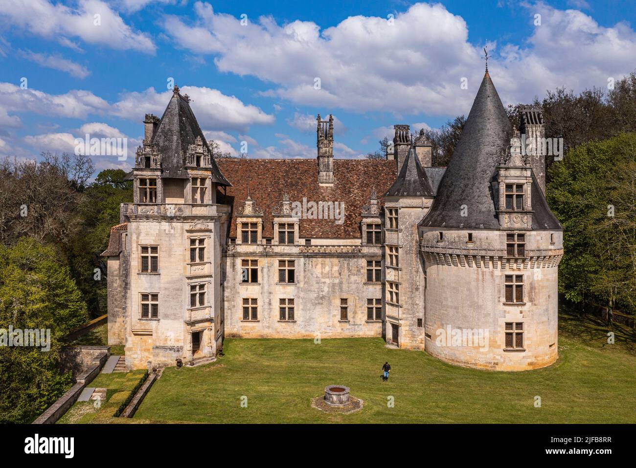 Francia, Dordogne, Perigord Vert, Villars, castello in stile rinascimentale Puyguilhem (vista aerea) Foto Stock