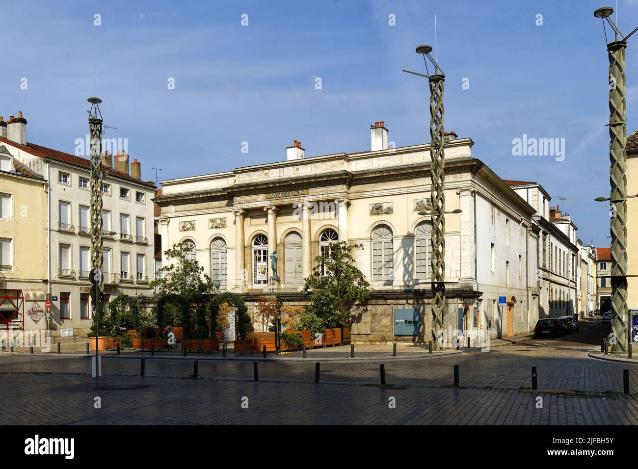 Francia, Saone e Loira, Chalon sur Saone, Place de l'Hotel de Ville (piazza del municipio), museo Denon Foto Stock