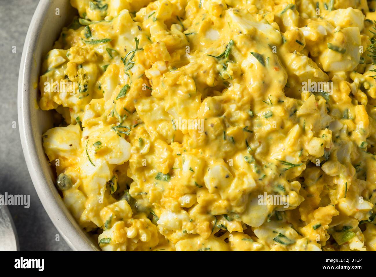 Insalata di uova sana fatta in casa con aneto e Mayo Foto Stock