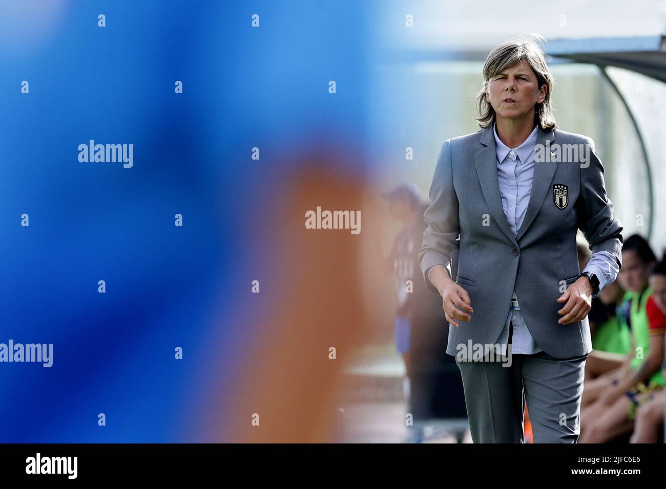 Castel di Sangro, Italia. 01st luglio 2022. Milena Bertolini allenatore d'Italia durante la partita di calcio amichevole prima dell'EURO 2022 femminile tra Italia e Spagna allo Stadio Teofilo Patini di Castel di Sangro (Italia), 01 luglio 2022. Foto Cesare Purini/Insidefoto Credit: Ininsidefoto srl/Alamy Live News Foto Stock