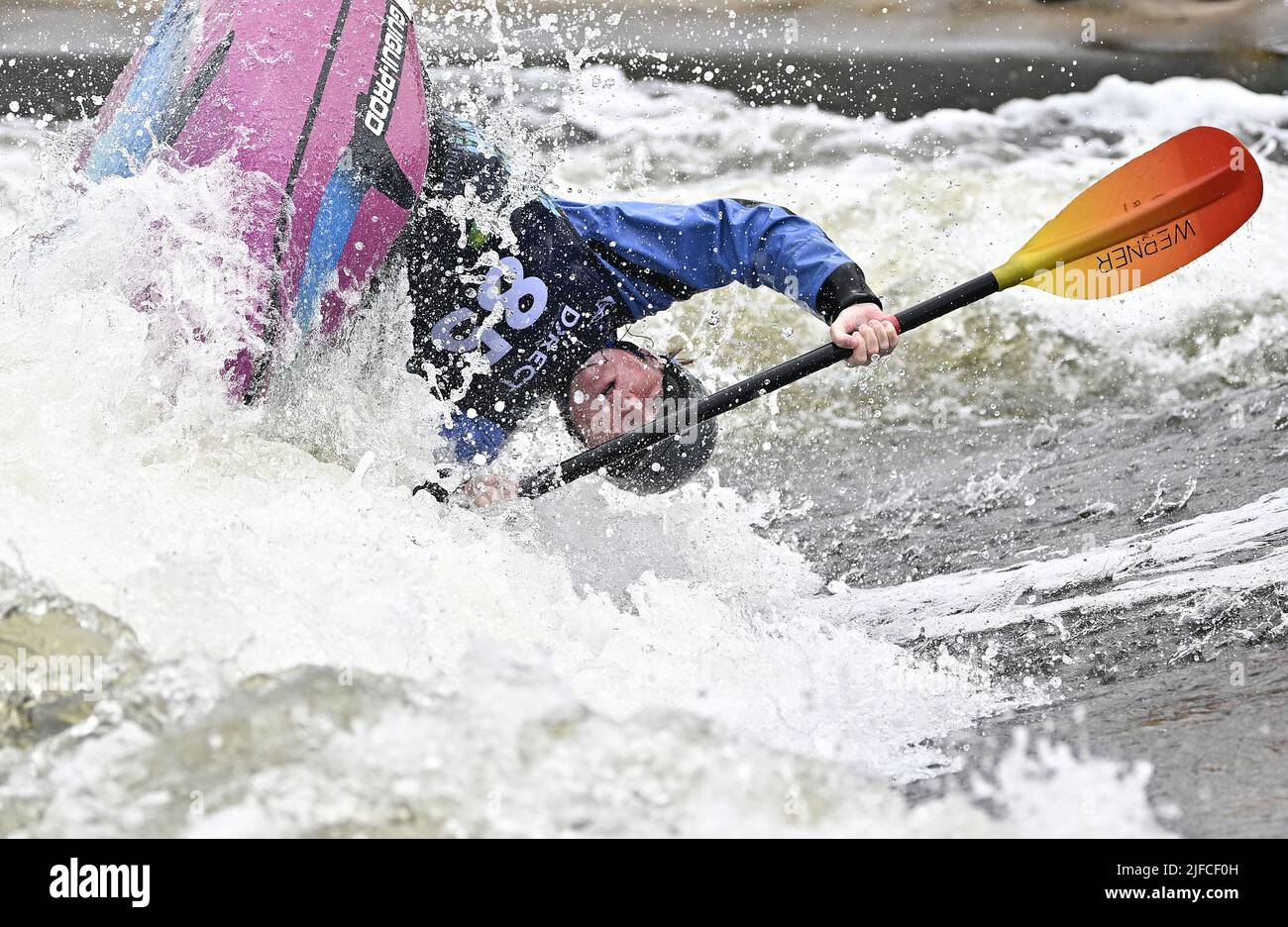 Nottingham. REGNO UNITO. 01 luglio 2022. I Campionati del mondo di canoa freestyle ICF 2022.. National Water Sports Center, Holme Pierrepont Country Park.Anais o'Donovan (IRL) durante le semifinali di kayak delle donne. Foto Stock