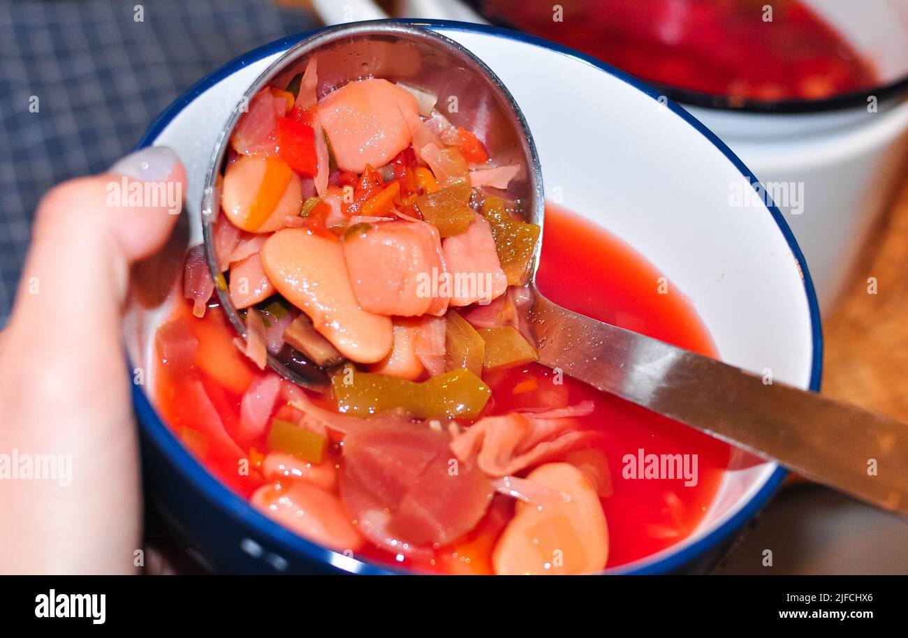 Zuppa di borsch rosso nazionale ucraino aggiunta alla lista a rischio unesco Foto Stock