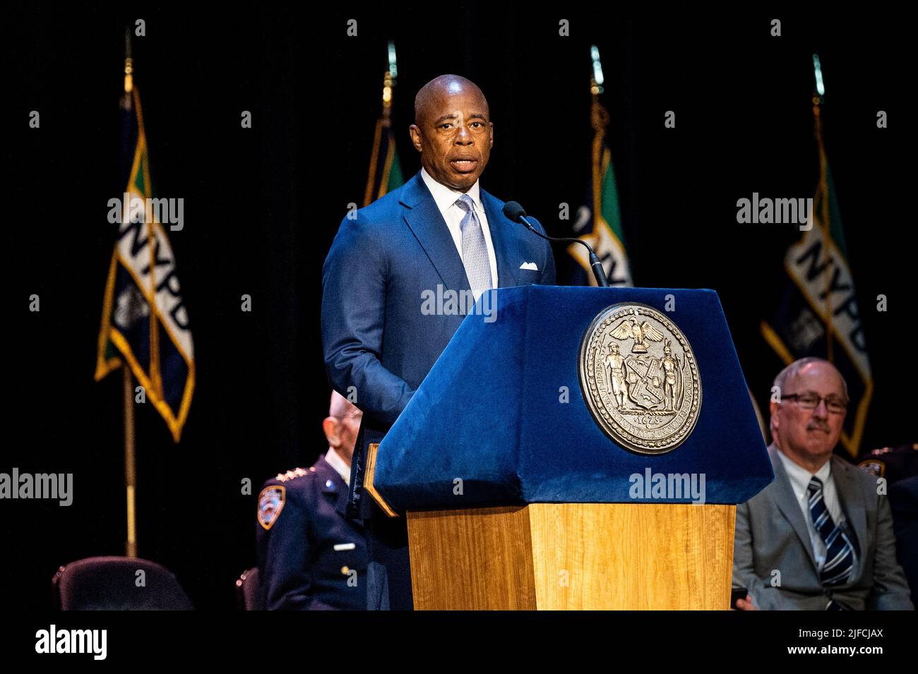 New York, Stati Uniti. 01st luglio 2022. Il sindaco di New York Eric Adams (D) parla alla cerimonia di laurea della polizia del New York City Police Department (NYPD). Credit: SOPA Images Limited/Alamy Live News Foto Stock