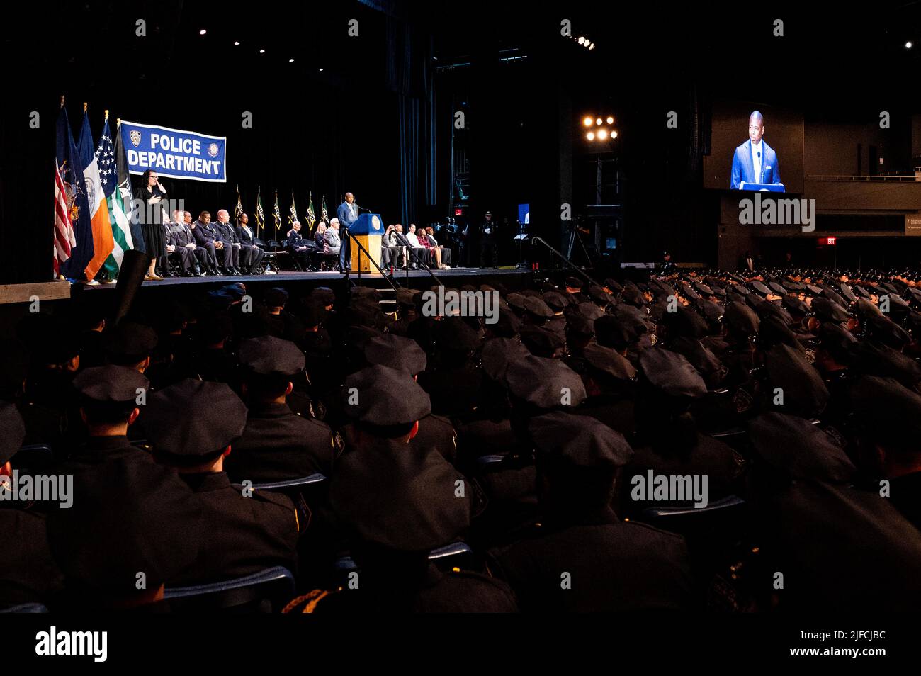 New York, Stati Uniti. 01st luglio 2022. Il sindaco di New York Eric Adams (D) parla alla cerimonia di laurea della polizia del New York City Police Department (NYPD). Credit: SOPA Images Limited/Alamy Live News Foto Stock