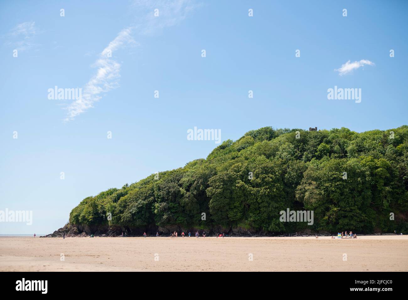 Vista generale di Llansteffan in Carmartheshire, Galles, in una giornata di sole in estate. Foto Stock