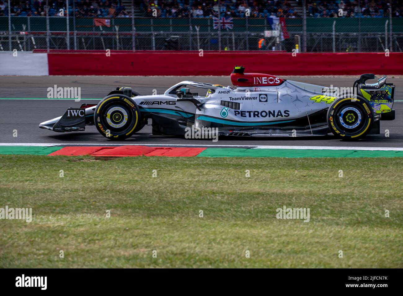 Silverstone, UK, 01st luglio 2022, Lewis Hamilton, dal Regno Unito compete per Mercedes AMG . Pratica, round 10 del campionato di Formula 1 2022. Credit: Michael Potts/Alamy Live News Foto Stock