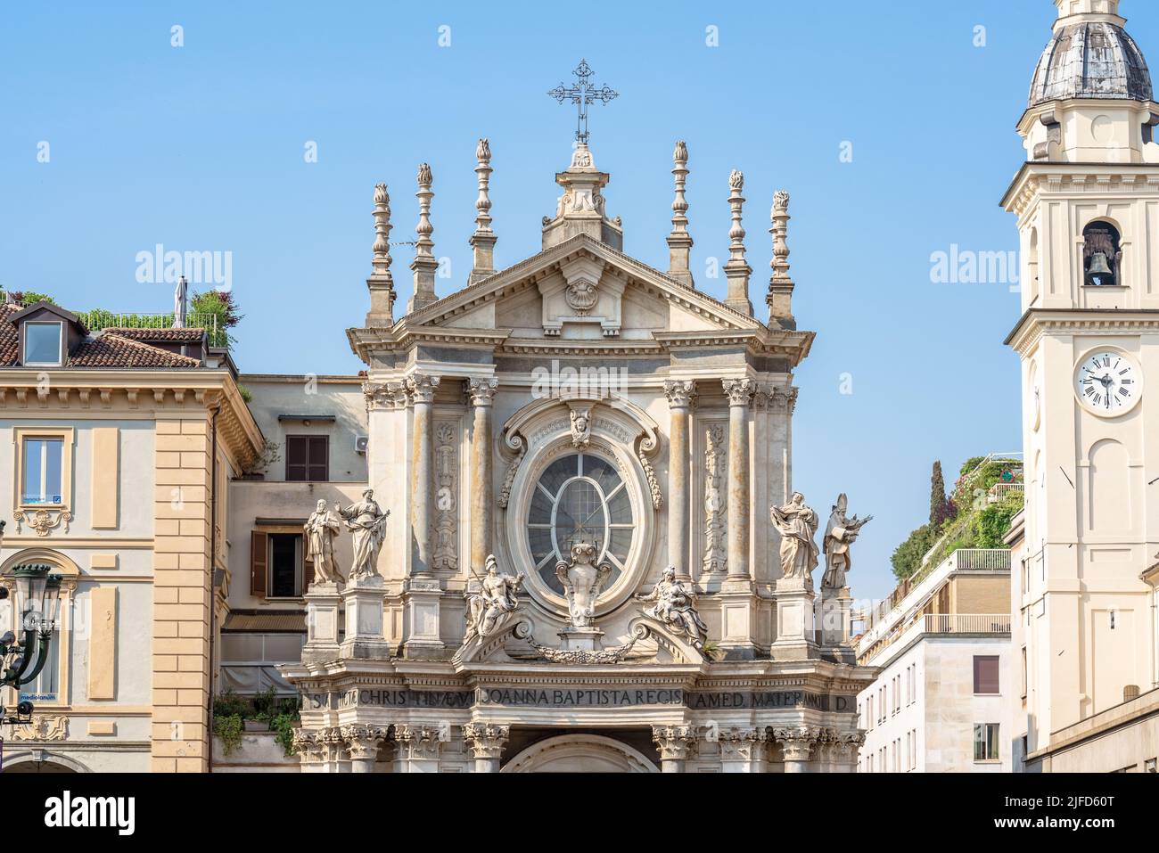 Torino, Italia. Giugno 16, 2022. Chiesa di Santa Cristina costruita nel 17th secolo. Filippo Juvarra disegnò la sua facciata nel 18th secolo Foto Stock