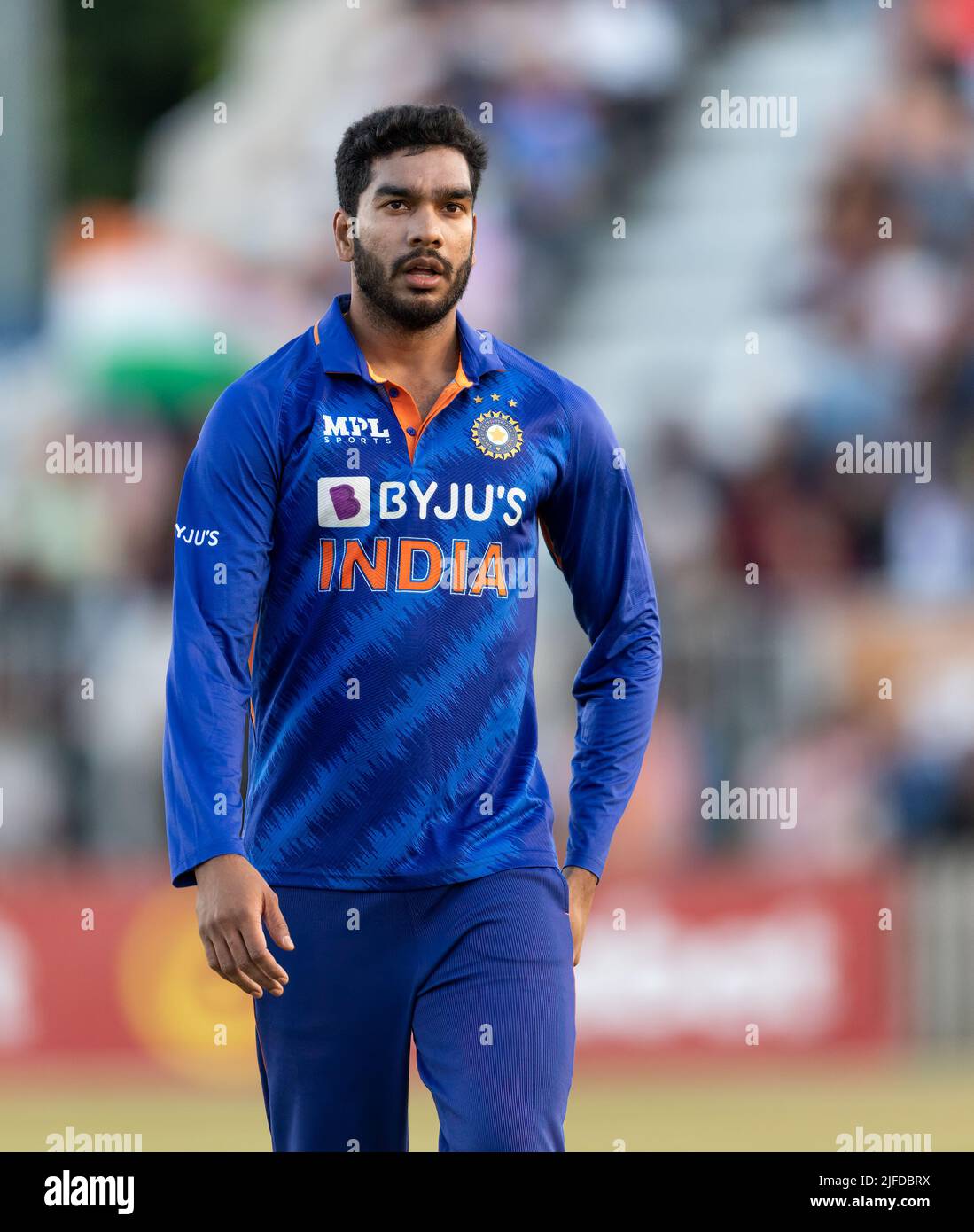 Umran Malik si prepara alla ciotola per l'India in una partita del T20 Tour contro il Derbyshire Foto Stock
