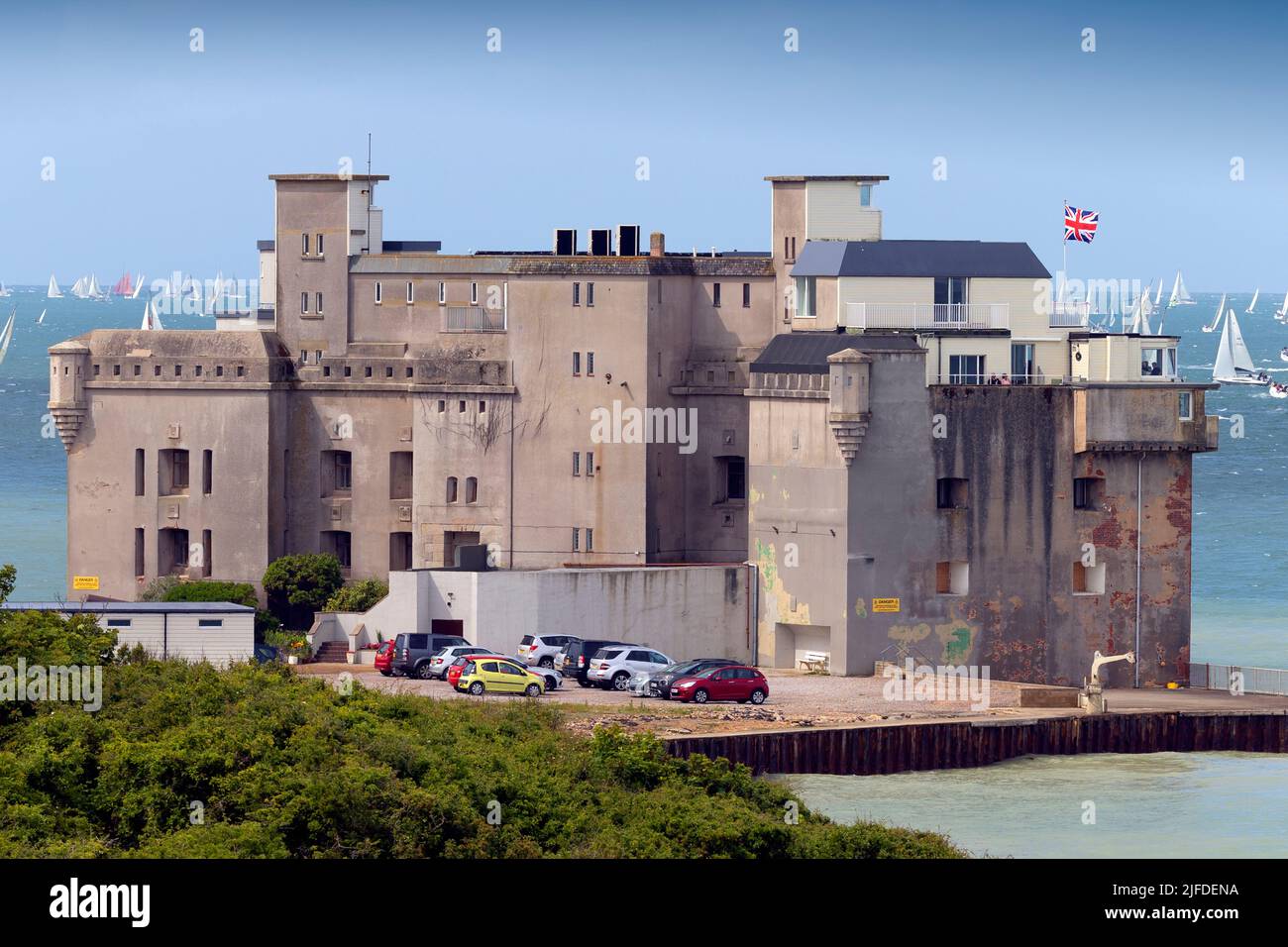 Fort Albert,Hurst Castle,Narrows,Round the Island Race,yacht,yacht,Cowes,Isle of Wight,Inghilterra,UK,Britain,British, Foto Stock