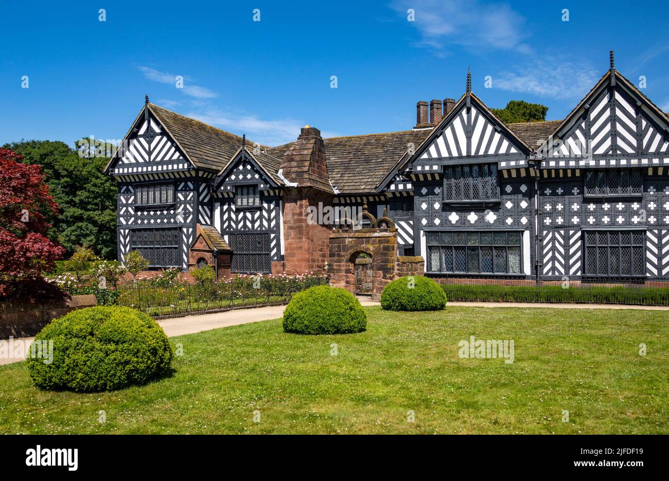 Speke Hall, una casa padronale Tudor con pareti in legno a Speke, Liverpool, nell'Inghilterra nord-occidentale. E' uno dei migliori esempi sopravvissuti Foto Stock