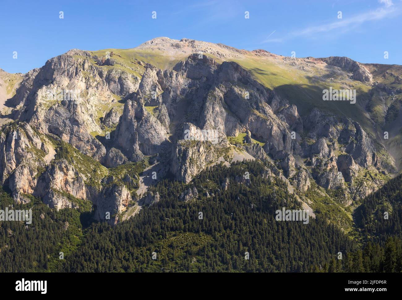 Vertice di Tossa d'Alp visto dal punto di osservazione di Orris al Parco Naturale di Cadi Moixero, Catalogna Foto Stock