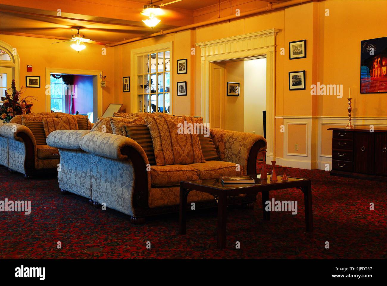 La lobby del Boone Tavern, un hotel storico di proprietà e gestito dal vicino Berea College, insegna agli studenti l'ospitalità e gli affari di viaggio Foto Stock