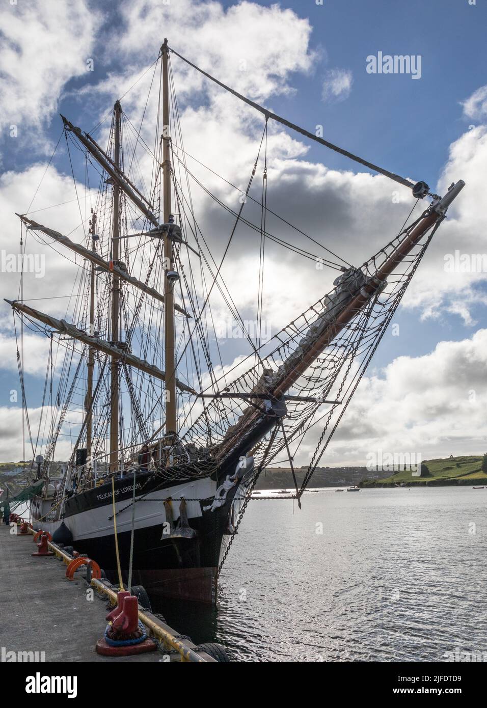 Kinsale, Cork, Irlanda. 02nd luglio 2022. Il barquentine velico Pelican di Londra si è legato alla banchina di Kinsale, Co. Cork, Irlanda. - Credit; David Creedon / Alamy Live News Foto Stock