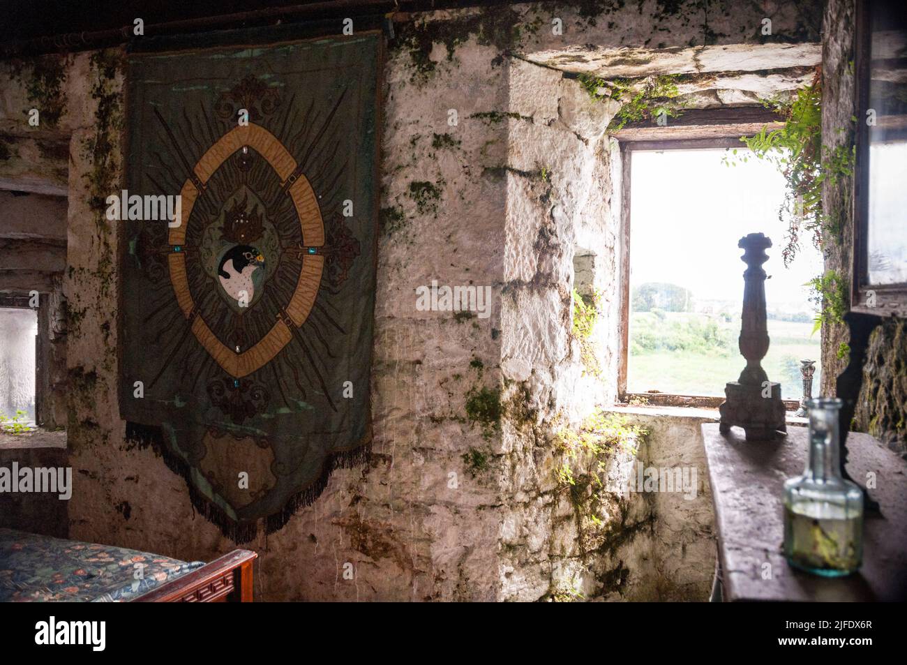 Castello di Oranmore, un monumento nazionale risalente a 800 anni fa sulla baia di Galway a Oranmore, Irlanda. Foto Stock