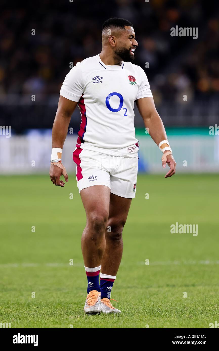 Perth, Australia, 2 luglio 2022. Joe Cokanasiga d'Inghilterra durante il test match internazionale di rugby tra l'Australia Wallaby e l'Inghilterra all'Optus Stadium il 02 luglio 2022 a Perth, Australia. Credit: Graham Conaty/Speed Media/Alamy Live News Foto Stock