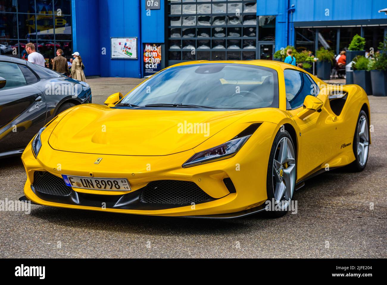 SINSHEIM, GERMANIA - mai 2022: Ferrari gialla F8 tipo F142MFL. Foto Stock