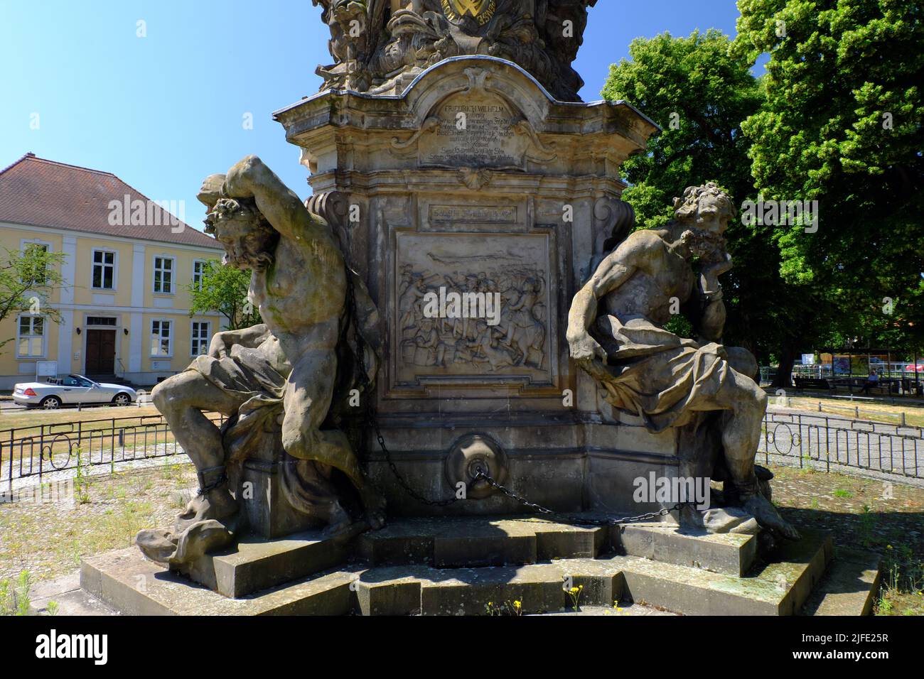 Monumento al Großen Kurfürst - 1738, Rathenow, scolpito da Johann Georg Glume. Foto Stock