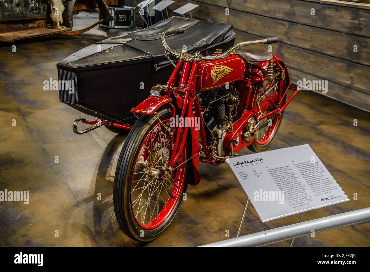 SINSHEIM, GERMANIA - mai 2022: Moto rosso Indian Power Plus 1916 12ps Foto Stock